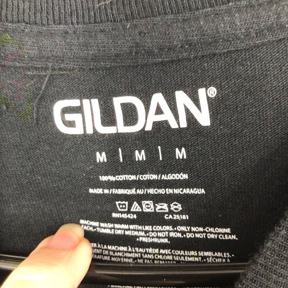 Halloween T-Shirt w/Witch Flying on Her Broom On a Dark Desert Hwy…SZ M - Picture 7 of 7